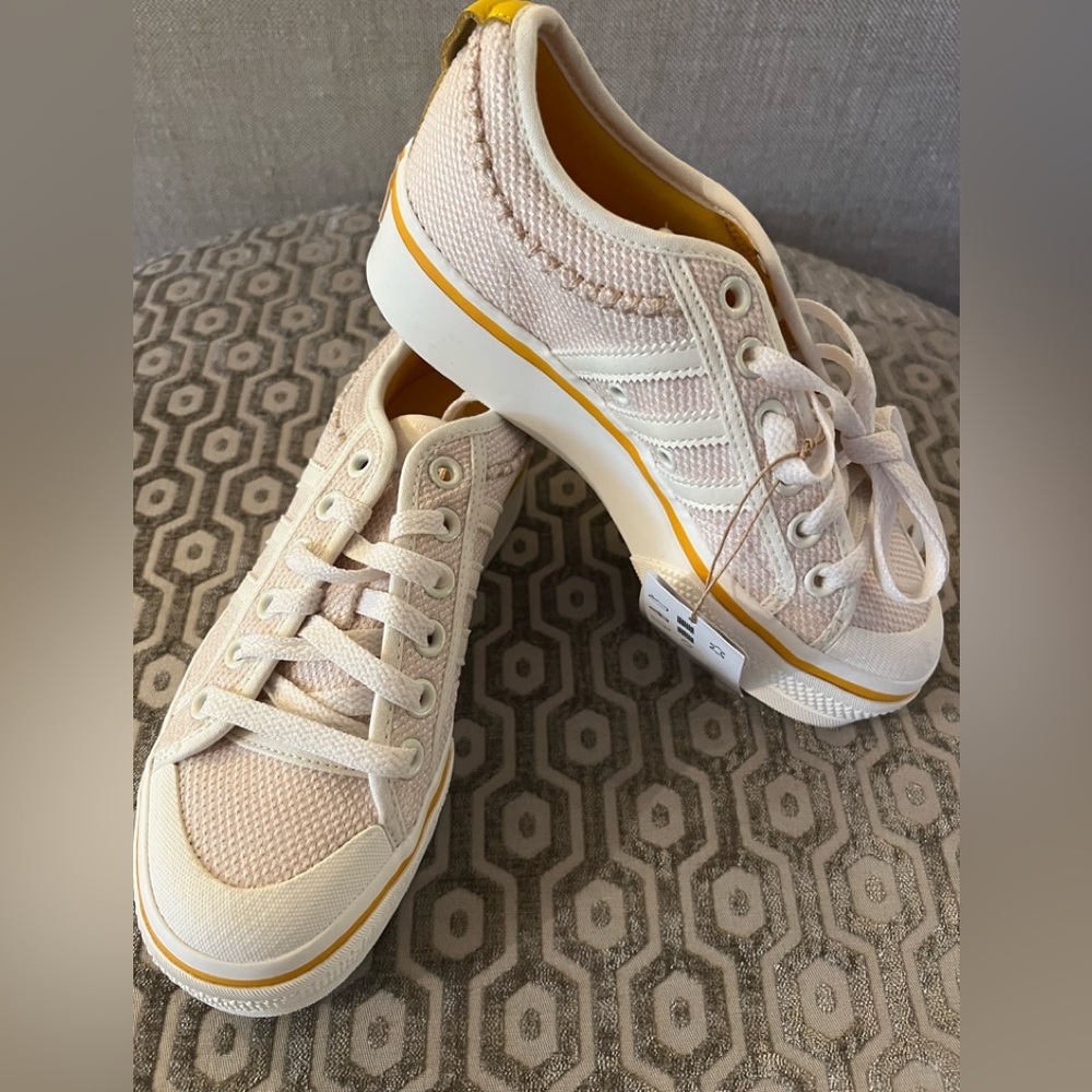 NWT Adidas Nizza Platform sneakers size 6